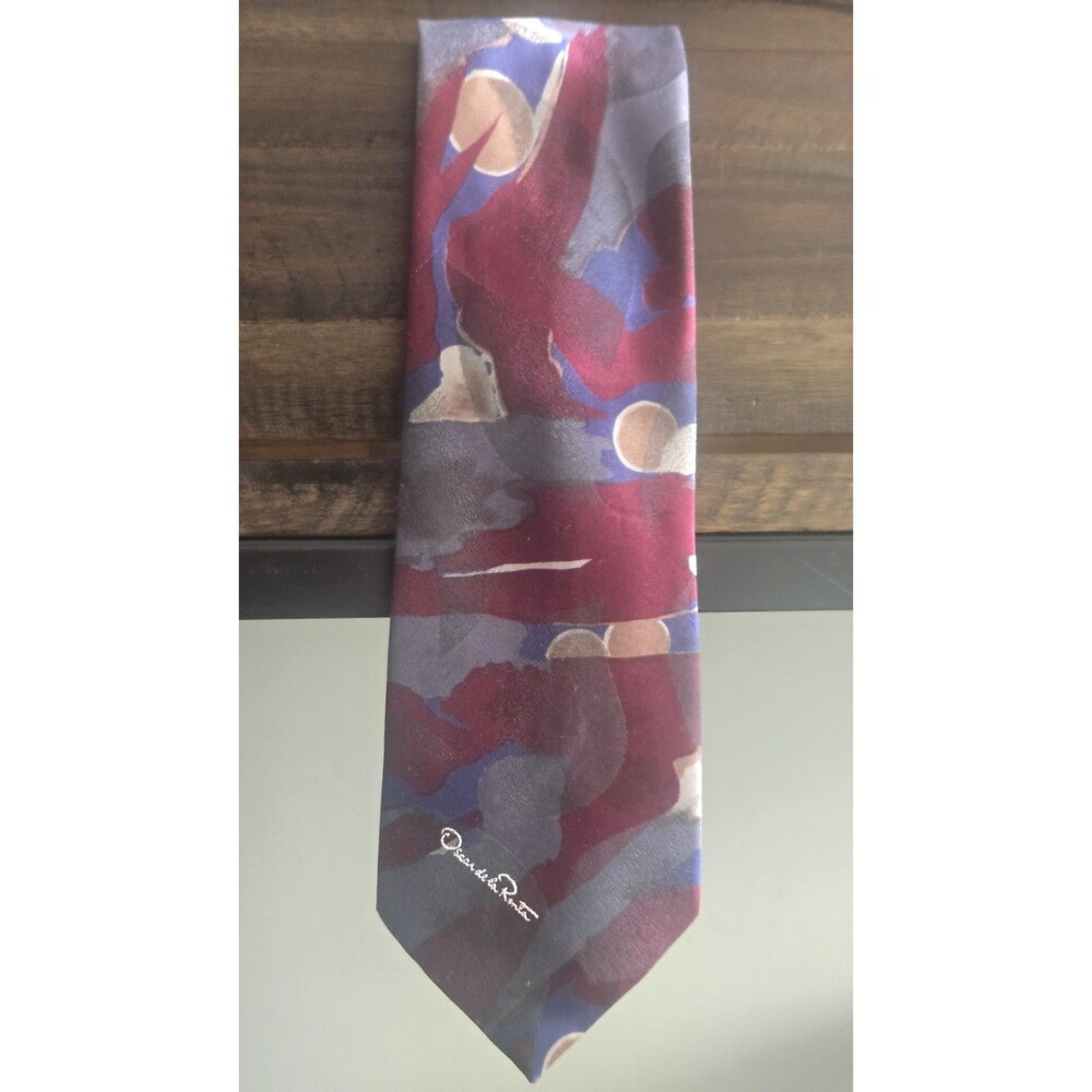 Oscar de la Renta Vintage Studio Men’s Silk Tie – Abstract Burgundy With Logo